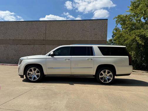 2017 Cadillac Escalade Luxury