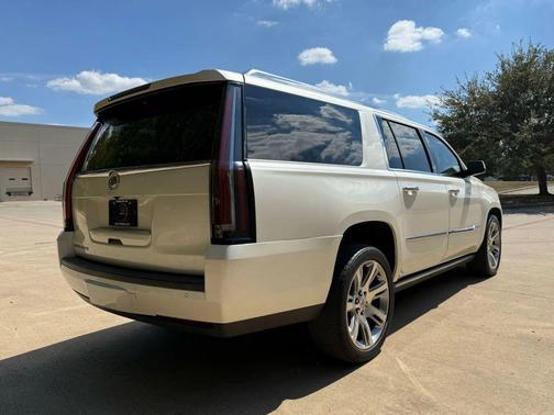 2017 Cadillac Escalade Luxury