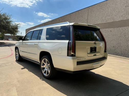 2017 Cadillac Escalade Luxury