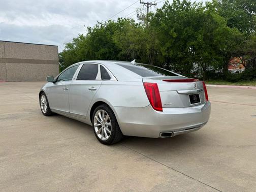 Radiant Silver Metallic 2014 Cadillac XTS Platinum