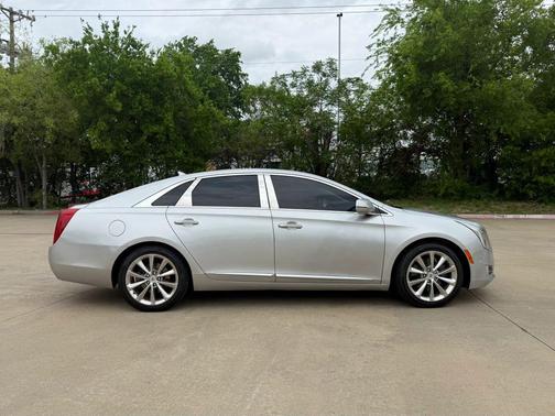 Radiant Silver Metallic 2014 Cadillac XTS Platinum