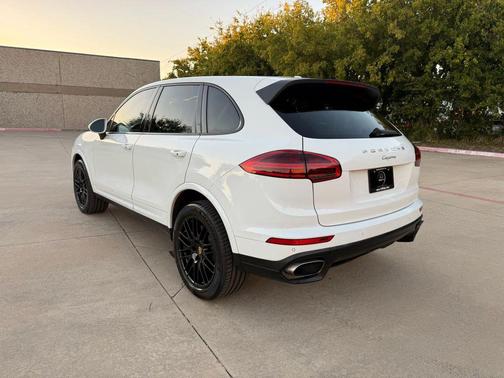 2017 Porsche Cayenne Platinum Edition