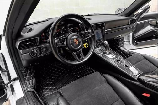 2017 Porsche 911 Carrera
