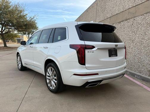 2022 Cadillac XT6 Premium Luxury FWD