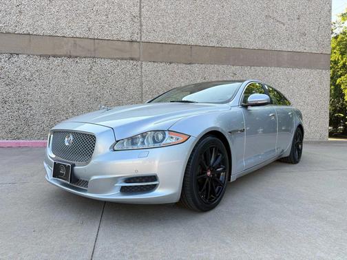 2015 Jaguar XJ Base