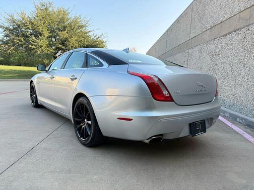 2015 Jaguar XJ Base