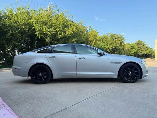 2015 Jaguar XJ Base