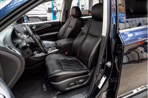 2017 INFINITI QX60 Base