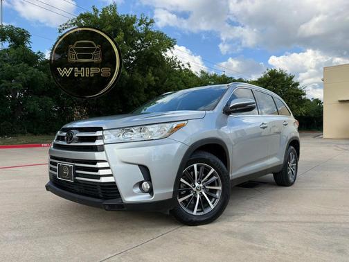 Celestial Silver Metallic 2019 Toyota Highlander XLE