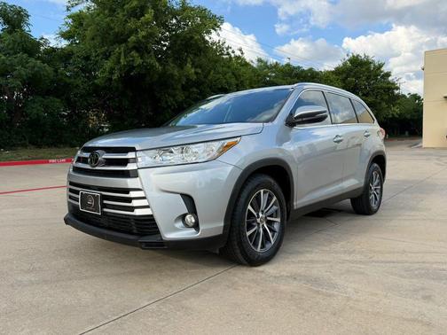Celestial Silver Metallic 2019 Toyota Highlander XLE