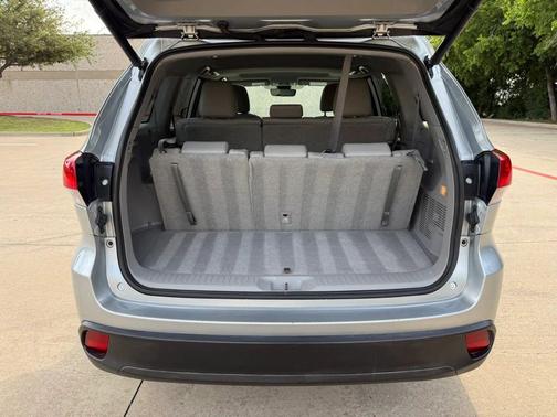 Celestial Silver Metallic 2019 Toyota Highlander XLE