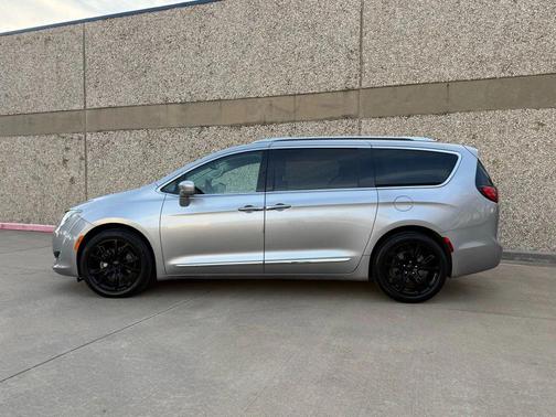 2020 Chrysler Pacifica Touring L