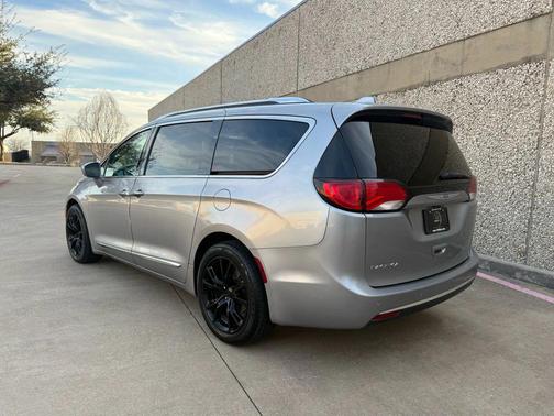 2020 Chrysler Pacifica Touring L