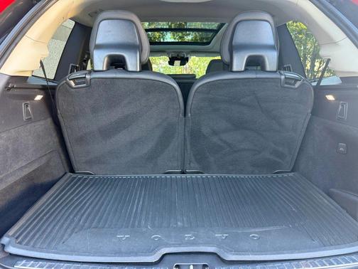 Savile Grey Metallic 2022 Volvo XC90 T5 Momentum
