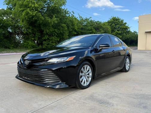 Midnight Black Metallic 2018 Toyota Camry LE