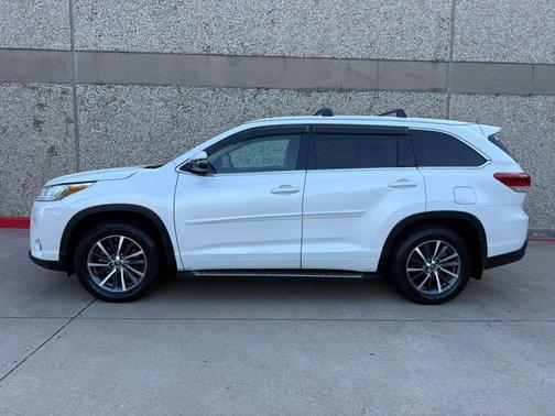 Blizzard Pearl 2017 Toyota Highlander XLE
