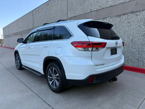 Blizzard Pearl 2017 Toyota Highlander XLE