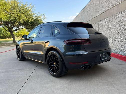 Volcano Grey Metallic 2017 Porsche Macan Macan GTS