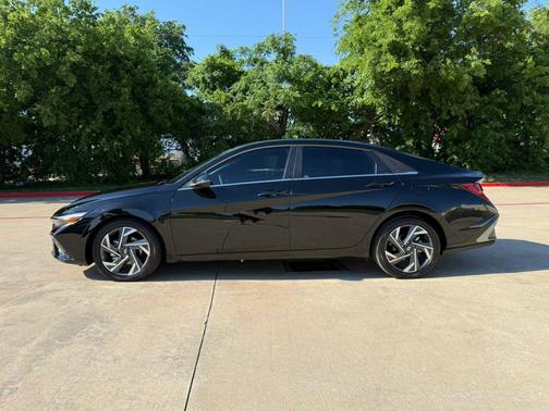 Abyss Black 2025 Hyundai ELANTRA HEV Limited