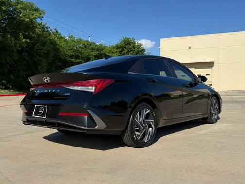 Abyss Black 2025 Hyundai ELANTRA HEV Limited