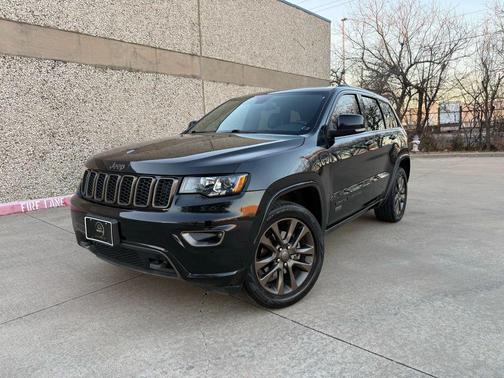 Brilliant Black Crystal Pearlcoat 2016 Jeep Grand Cherokee Limited SUV