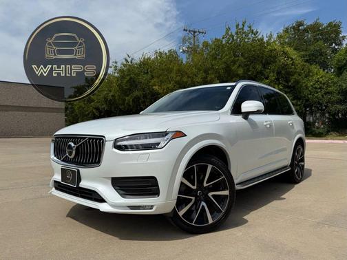 2022 Volvo XC90 T6 Momentum