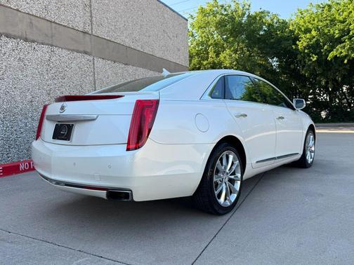 White Diamond Tricoat 2013 Cadillac XTS Premium