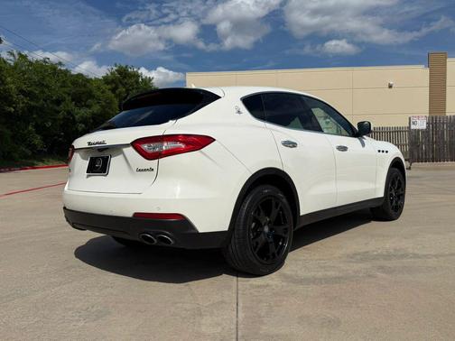 Bianco 2018 Maserati Levante Base