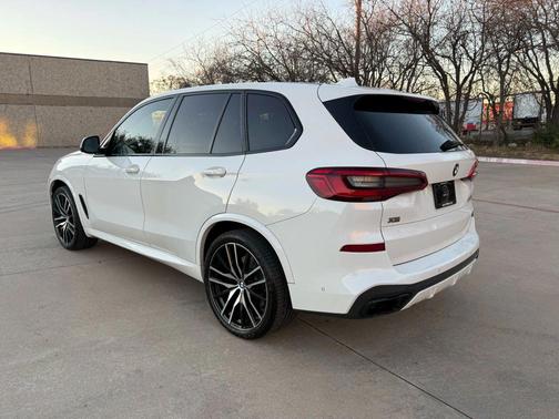 2020 BMW X5 M50i
