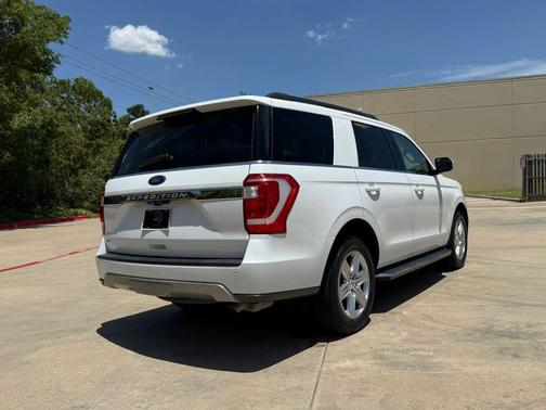 White 2019 Ford Expedition XLT Sport Utility 4D