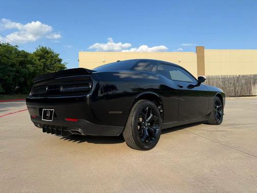 Pitch Black Clearcoat 2023 Dodge Challenger SXT