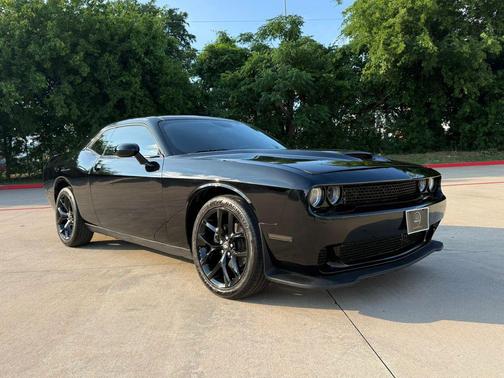 Pitch Black Clearcoat 2023 Dodge Challenger SXT