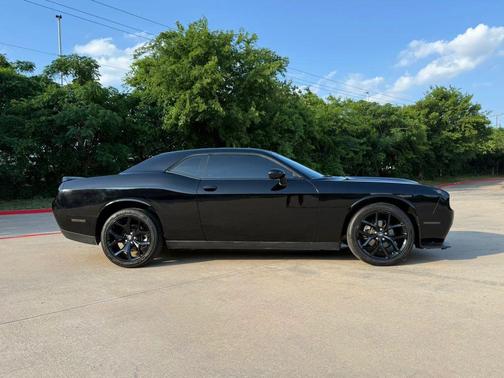 Pitch Black Clearcoat 2023 Dodge Challenger SXT