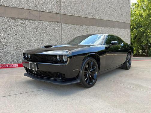 Pitch Black Clearcoat 2023 Dodge Challenger SXT