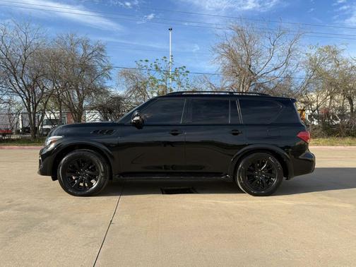 2017 INFINITI QX80 Base