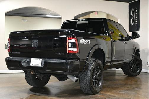 Diamond Black Crystal Pearlcoat 2022 RAM 2500 Laramie Crew Cab 4x4 6'4' Box