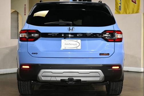 Diffused Sky Blue Pearl 2025 Honda Pilot TrailSport
