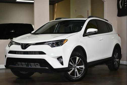 Super White 2017 Toyota RAV4 XLE
