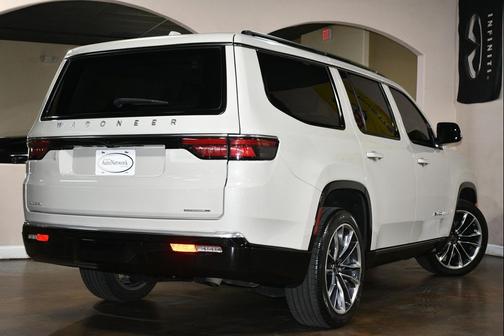 Luxury White Pearlcoat 2022 Jeep Wagoneer Series III 4x4
