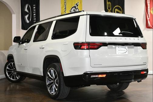 Luxury White Pearlcoat 2022 Jeep Wagoneer Series III 4x4