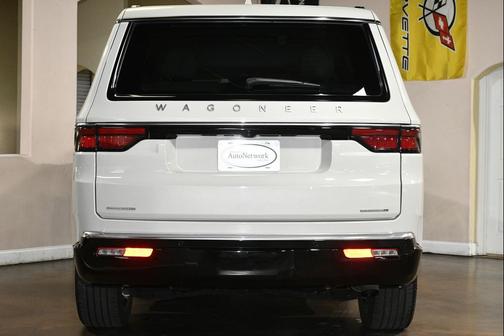 Luxury White Pearlcoat 2022 Jeep Wagoneer Series III 4x4