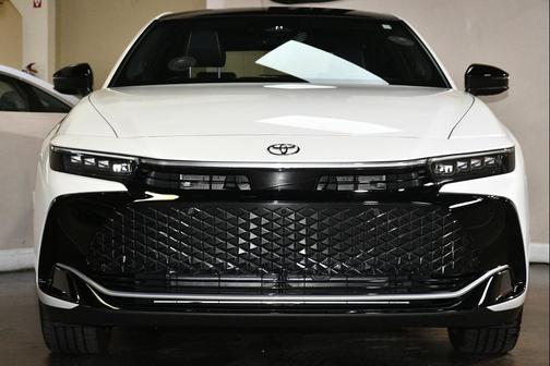 Oxygen White 2026 Toyota Crown Limited
