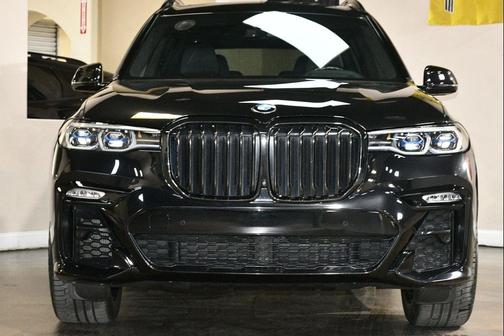 2022 BMW X7 M50i