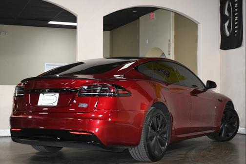 2023 Tesla Model S Plaid