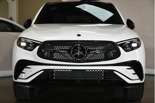 MANUFAKTUR Moonlight White Metallic 2025 Mercedes-Benz GLC 300 4MATIC Coupe