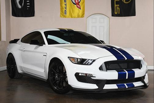 Oxford White 2017 Ford Shelby GT350 Base
