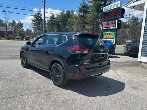 Magnetic Black Pearl 2019 Nissan Rogue S
