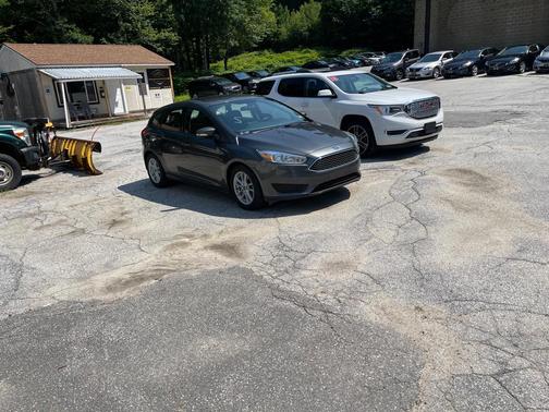 GREY 2018 Ford Focus SE