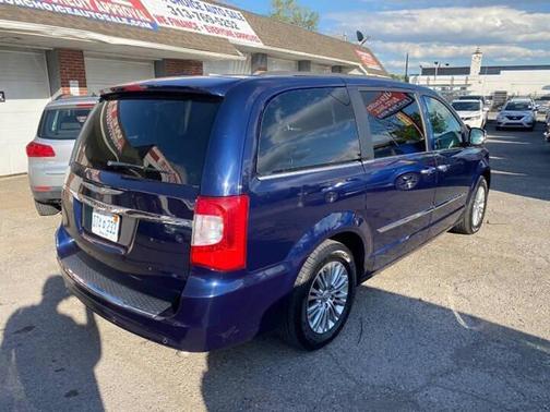 True Blue Pearl Coat 2015 Chrysler Town & Country Touring-L