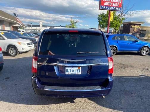 True Blue Pearl Coat 2015 Chrysler Town & Country Touring-L